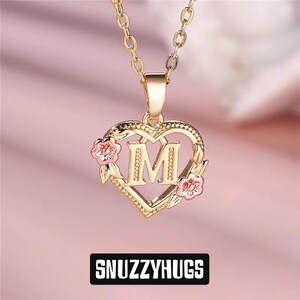 Heart Initial Necklace – Personalized Letter Pendant with Floral Detail – Gold Chain Gift for Her
