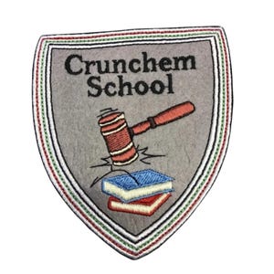 Crunchem Schule gestickter Aufnäher - Matilda Filmbuch inspiriert - Samtstickerei zum Aufnähen (100 x 85 mm)