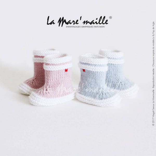 Chaussons bébé laine style bottes de pluie bleu ciel ou rose La Mare'maille hommage à la marque Aigle, inspirées du modèle Lolly Pop