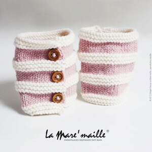 ENSEMBLE chaussons et guêtres jambières bébé laine rose et beige style bohème tricoté main La Mare'maille image 3