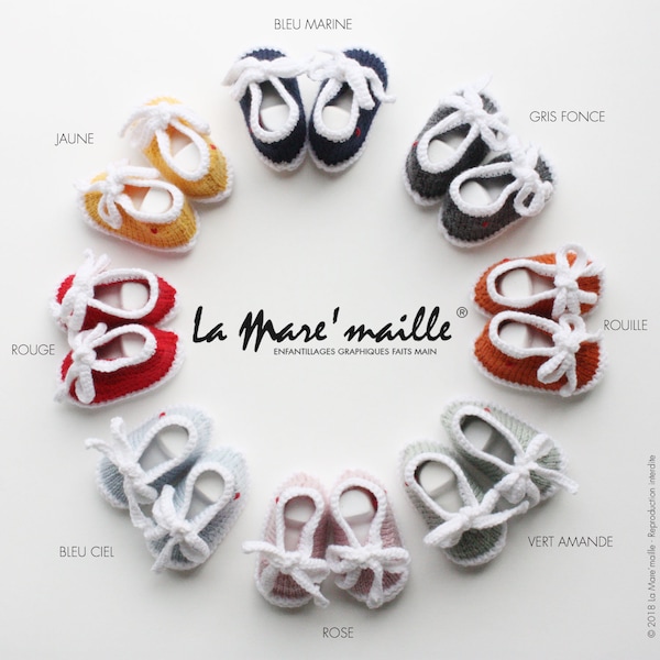 Chaussons bébé maille sneakers bicolores avec lacets unisexes laine blanche et 8 couleurs au choix tricot main La Mare'maille