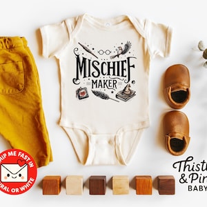 Body de bebé mago travieso en entrenamiento® • Traje mágico para bebé • Regalo de baby shower de fantasía