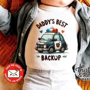 Daddy’s Best Backup Police Baby Onesie® – Law Enforcement Baby Bodysuit, Police Officer Dad Gift, Thin Blue Line, Cute Cop Baby Outfit