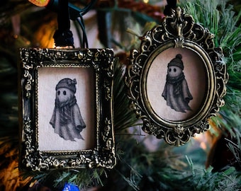 Vintage Style Winter Ghost Couple Ornament in Baroque Frame | Unique Christmas Decoration | Whimsical Gothic Gift | Creepmas & Gothmas