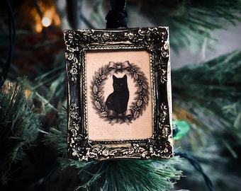 Vintage Style Black Cat in Wreath Ornament in Baroque Frame | Unique Christmas Decoration | Whimsical Gothic Gift | Creepmas & Gothmas