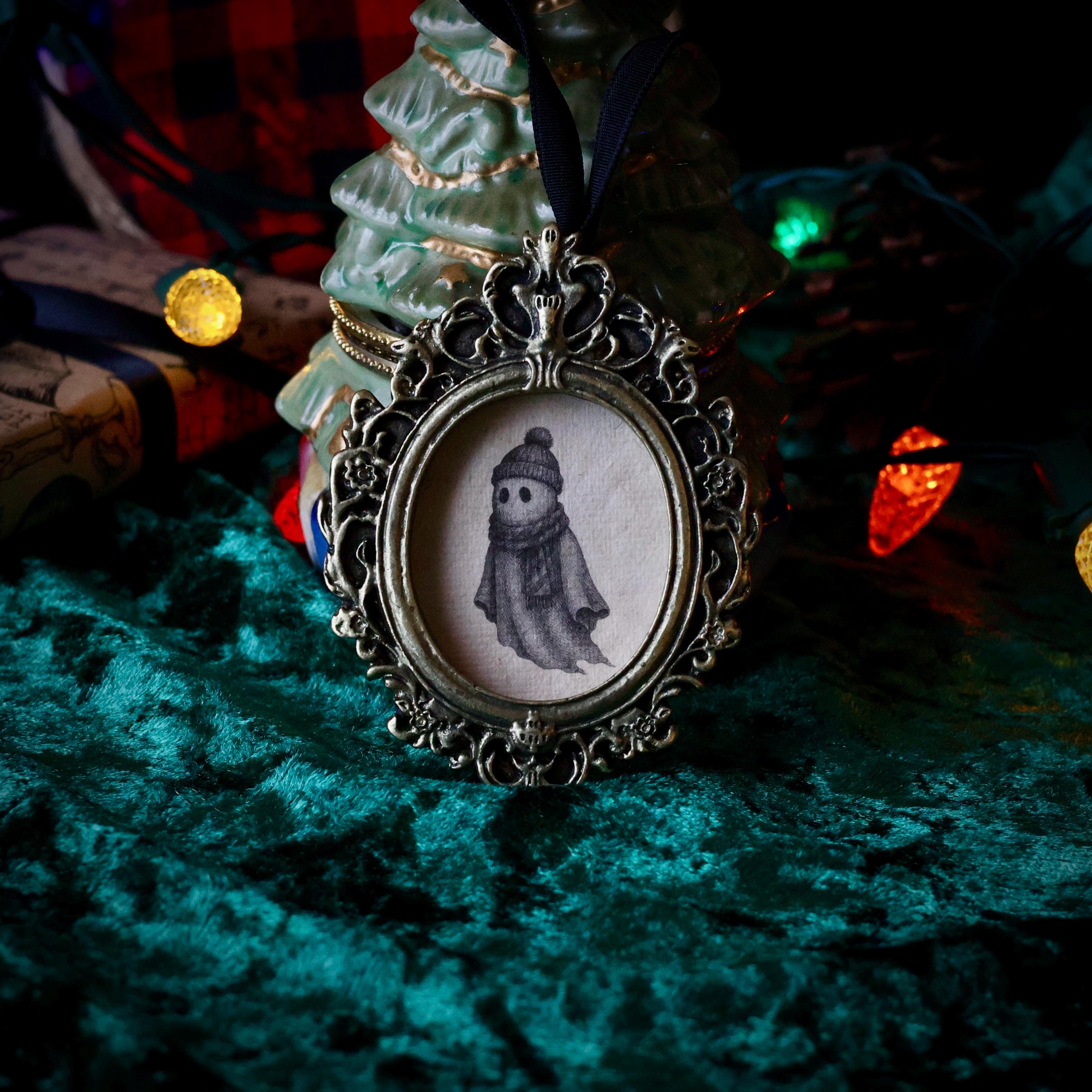 Vintage Style Winter Ghost Couple Ornament in Baroque Frame | Unique ...