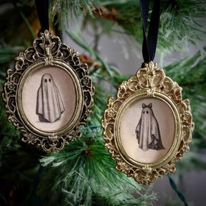 Vintage Style Ghost Couple Ornament in Baroque Frame | Unique Christmas Decoration | Whimsical Gothic Gift | Creepmas & Gothmas Gold Oval