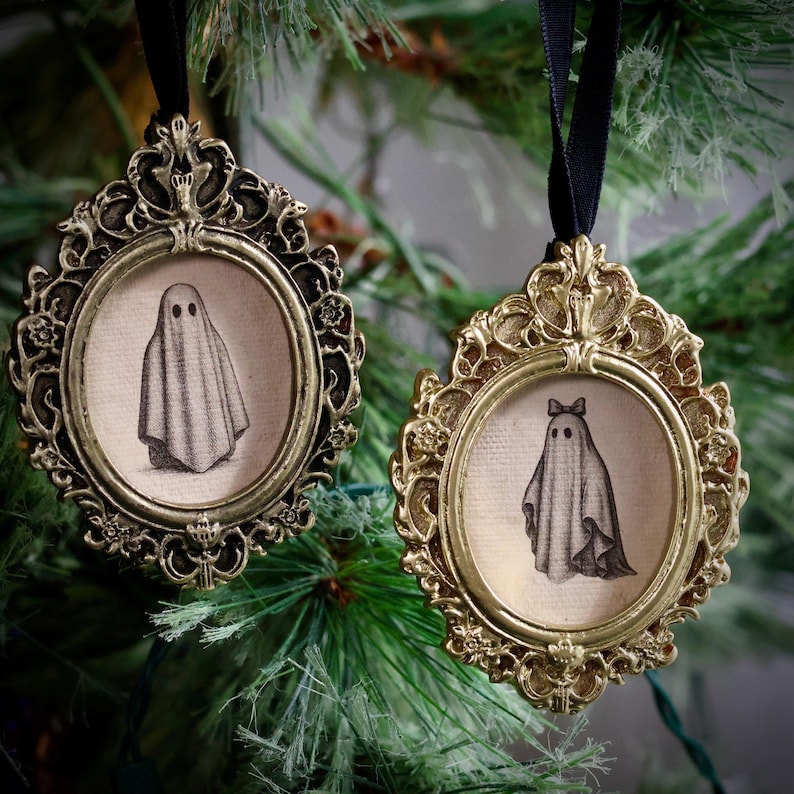 Vintage Style Ghost Couple Ornament in Baroque Frame | Unique Christmas Decoration | Whimsical Gothic Gift | Creepmas & Gothmas Gold Oval