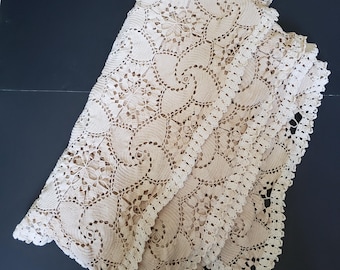 Vintage tafelkleed, gebroken wit gehaakt tafelkleed met ingewikkeld patroon