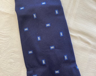 Corbata vintage NOS 90s BROOKS Brothers Corbata bordada azul Tejida en Inglaterra Fabricada en EE. UU. Rectángulos azules y blancos
