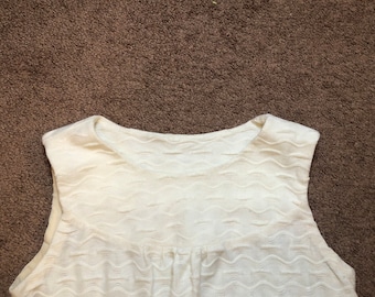 Vintage 70s Unbranded Woman’s Top Sweater M/L White Pullover Round Neck Sleeveless Raised Wavy Lines Design Semi-Sheer