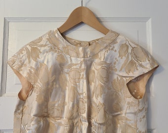 Vintage 50s Saks Fifth Avenue Woman’s Blouse S/XS Floral Brocade Cream Tulips Covered Buttons Union Made Label