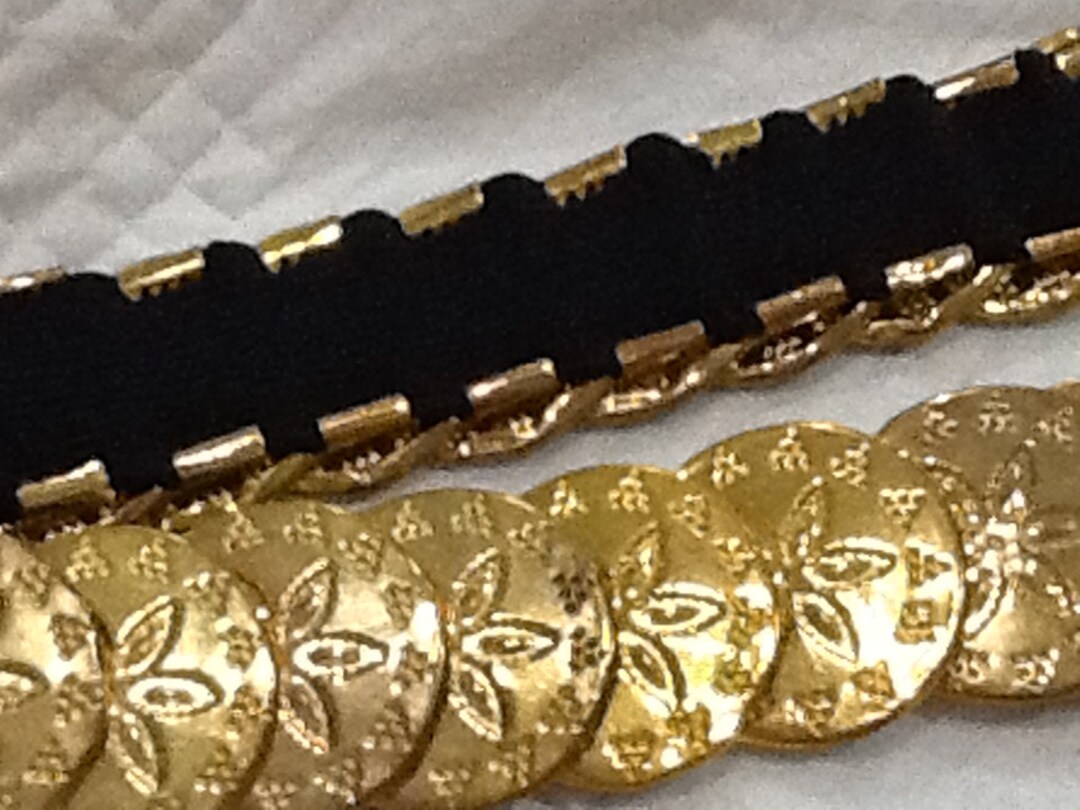 VINTAGE- Sand Dollar Gold Tone Medallion Stretchy Belt 22” Women’s Amazon.com: Women Elastic Band Fashion Belt Gold Metal Greek  main image 4