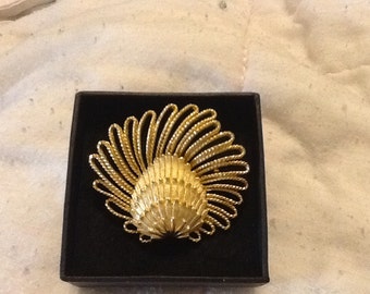Vintage Gold Pin Gold Brooch Shell Shape