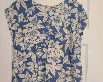 Vintage 50s 60s Women's Original by Mama Blue White Flowered Top Hawaiian Shirt Hibiscus Cap Sleeve Large/XL