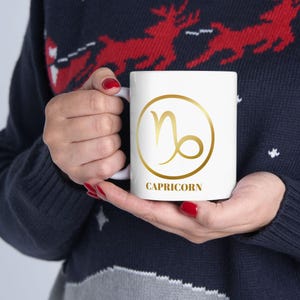 Caneca de cerâmica com o signo de Capricórnio | Presente para amantes da astrologia | Xícara de café com horóscopo | 11oz e 15oz | Caneca com mapa astral | Arte astrológica personalizada