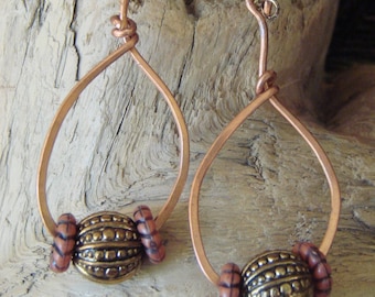 Pendientes colgantes de cobre hechos a mano originales