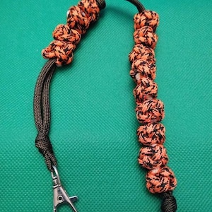 First paracord project! Ranger beads for pace counting using Celtic buttons  as beads : r/Survival
