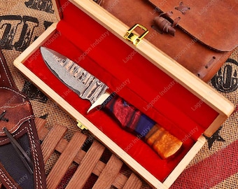 Cuchillo de caza de Damasco de cobre hecho a mano con mango de resina con caja y funda de regalo para él