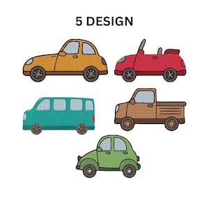 Könnte beinhalten: Fünf gestickte Autodesigns in verschiedenen Farben: Gelb, Rot, Türkis, Braun und Grün. Der Text "5 DESIGN" steht oben. Jedes Auto hat einen einzigartigen Stil, darunter ein Cabrio, ein Van und ein Pick-up-Truck.