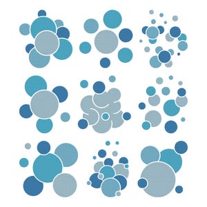 Può includere: Nove disegni astratti con gruppi di cerchi in tonalità blu e grigie. Ogni design varia nella disposizione e nelle dimensioni dei cerchi, creando un motivo visivamente dinamico. I cerchi hanno un aspetto strutturato.