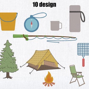 Könnte beinhalten: Illustration von Camping- und Outdoor-Abenteuerartikeln. Enthält einen gelben Eimer, einen Kompass, eine Tasse, eine Thermoskanne, eine Angelrute, einen Kiefernbaum, ein Zelt, ein Lagerfeuer, einen Grill und einen Klappstuhl. Der Text "10 design" steht oben.