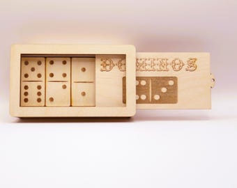 Juego de dominó de madera personalizado: caja de abedul hecha a mano, grabado a láser, juego familiar, ideal para regalar.