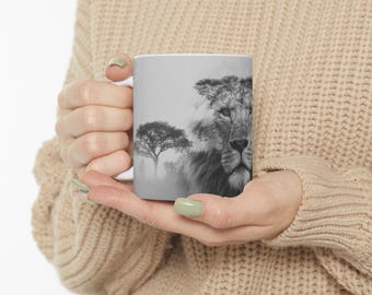 Caneca de café de cerâmica com leão majestoso | Arte da vida selvagem em preto e branco