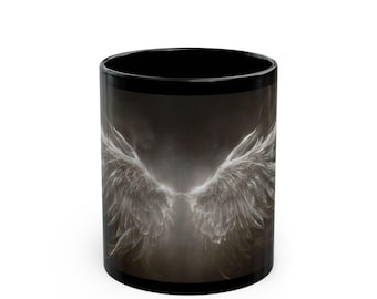 Taza de café negra con alas: elegante taza de cerámica para amantes de los ángeles.