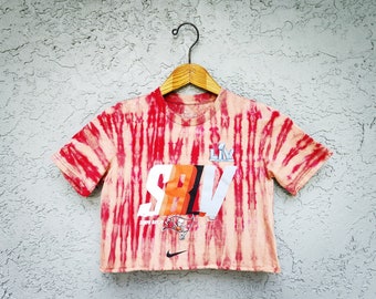 Reworked Tampa Bay Buccaneers Retro Tie Dye Crop Top T-shirt - Bleach Dyed Cropped T Shirt, Womens Size Large and XL NFL Bucs Graphic Tee