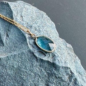 London blue topaz 14kt solid gold gemstone charm dainty delicate solitaire slice necklace