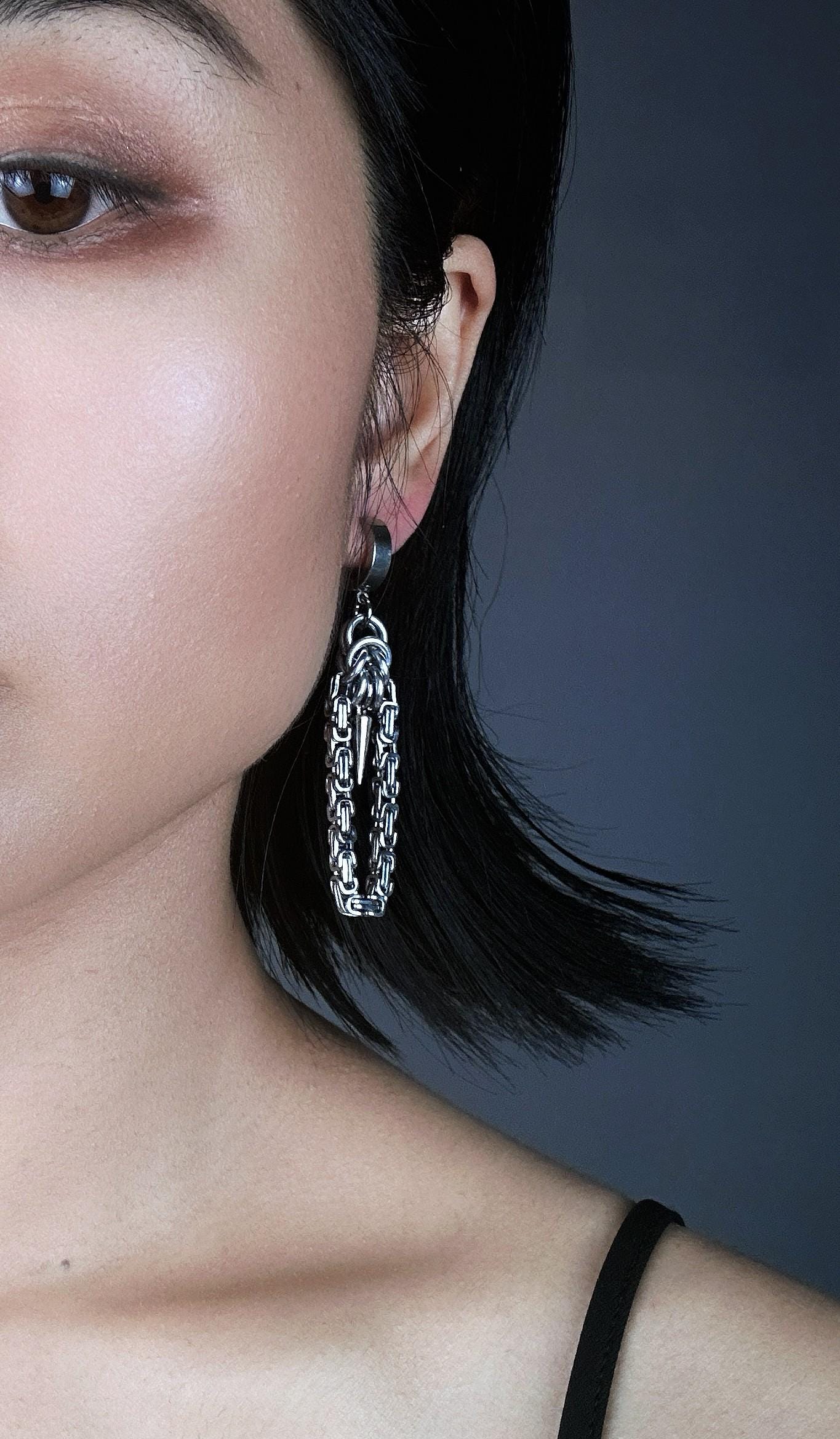 Asymmetrische Kettenhemd-Ohrringe aus Edelstahl: Minimalistischer Schmuck