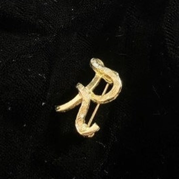 Vintage Textured Gold Tone Finish "R" Monogram Pin/ Brooch Unsigned