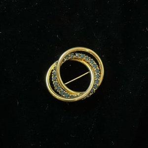 Vintage Gold Tone Circles Loop Pin Brooch With Blue Rhinestones