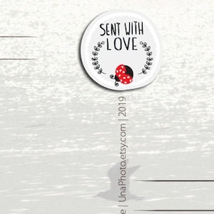 Set mit 10 Sent With LOVE Prioritaire Mail Sticker - Postkarten Aufkleber für Marienkäfer Fans. Verpackung Aufkleber Post Set