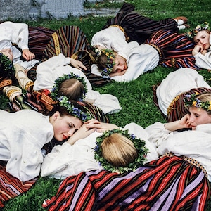 Lettische Volkstänzer Trachtenpostkarte für Postcrossers. Fine Art Fotografie