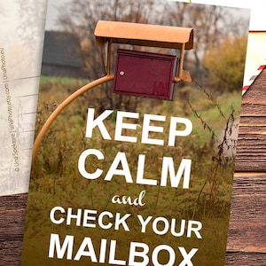 MANTENETE LA CALMA e controllate la vostra cassetta postale. Inviateci una casella postale. Cartolina per i fan di Postcrossing.