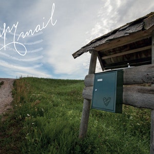 Carte postale Happy mail pour les fans de Postcrossing. Boîte aux lettres