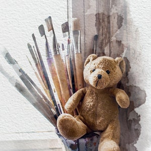 Cartão Postal Aquarela Teddy Bear e pincéis para fãs de Postcrossing. Belas artes Brinquedo vintage Arte digital ou impressão em tela