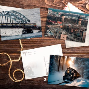 Zug auf der Eisenbahnbrücke, Eisenbahn und Winterzug Fine Art Fotografie für Postcrossing oder Leinwanddruck