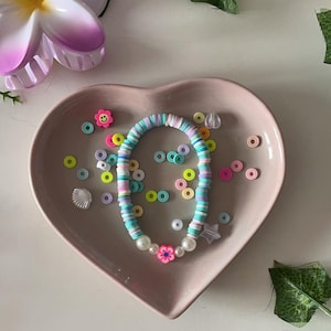 Hibiscus pearl clay bead bracelet