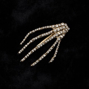 Skeleton Hand Hair Clip – Rhinestone Halloween Barrette, Gothic Hair Accessory for Women & Girls(2pcs)