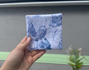 Handmade Fabric Jar Opener – Non-Slip Grip Kitchen Helper – Rooster Pattern 4x4 Inch