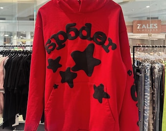 Roter Kapuzenpullover – Schwarzes Grafikdesign mit aufgestickten Sternen