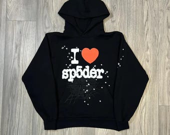 Moletom unissex preto com capuz – Estampa de coração, estilo streetwear.