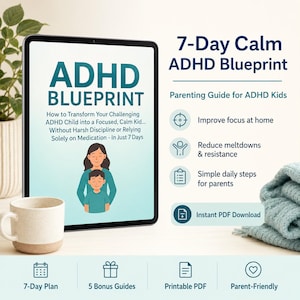 Op de afbeelding: Een digitale tablet met de 7-Day Calm ADHD Blueprint, een opvoedgids voor kinderen met ADHD. Het scherm toont tekst, een illustratie van een ouder en kind, en iconen voor het verbeteren van focus en het verminderen van driftbuien.