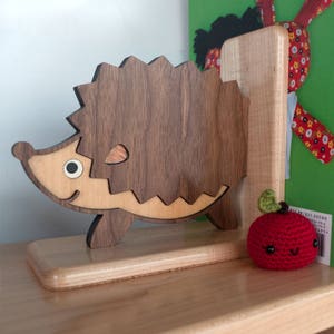 Wooden Hedgehog Baby Bookend: Woodland Animal Forest Nursery Decor, Wood Family Heirloom for Baby or Kids 画像 2