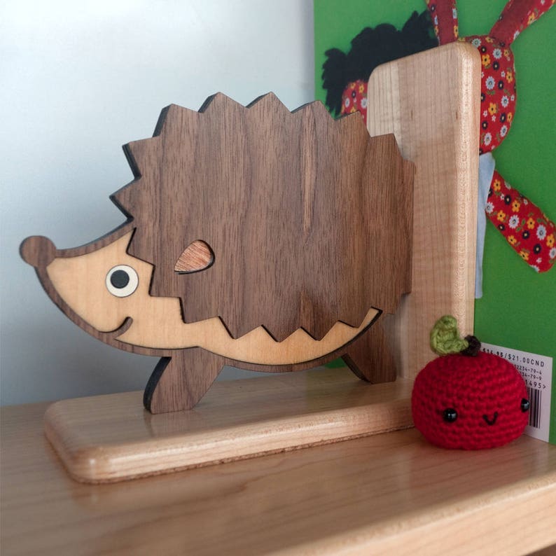 Wooden Hedgehog Baby Bookend: Woodland Animal Forest Nursery Decor, Wood Family Heirloom for Baby or Kids 画像 2