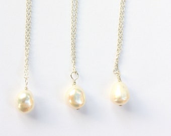 Dainty Pearl Necklace, Minimalist Pearl Necklace, Winter Frost Collection, Catilla