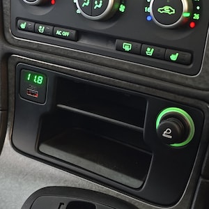 Saab 9-5 FL2 Dame Edna (2005–2010) Blind Knauf mit USB und Volt Anzeige